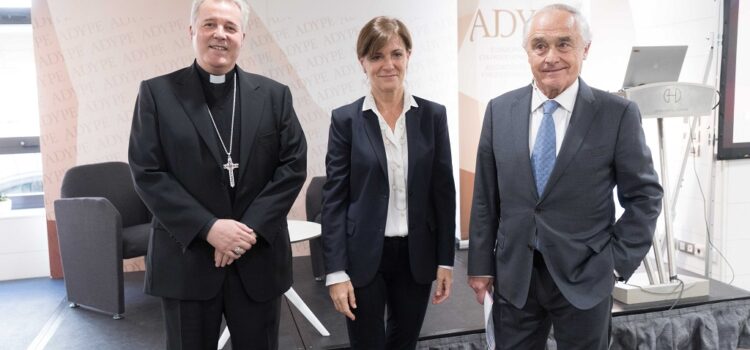 El obispo de Bilbao, Mario Iceta, analiza con ADYPE su función al frente de la Iglesia vizcaína